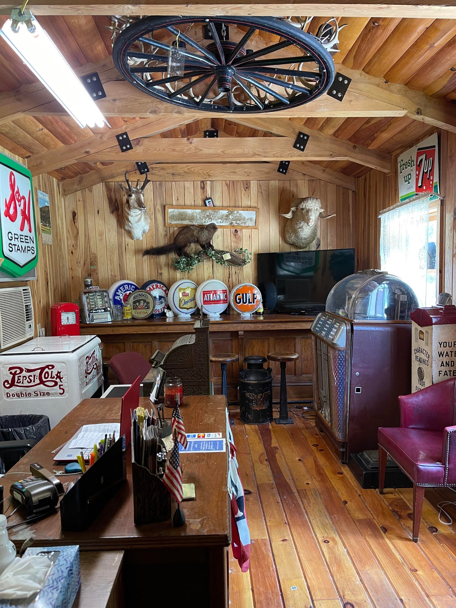 Cabin Rentals Office Memorabilia Old Gas Station Gulf Coca-Cola Texaco, 7up America Gasoline Pepsi-Cola